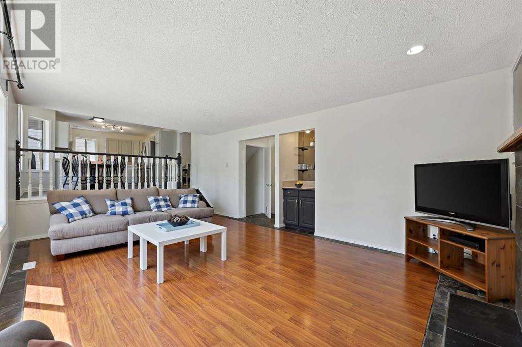 Single Family House for Sale in  Scenic Hill Close NW Scenic Acres Calgary 