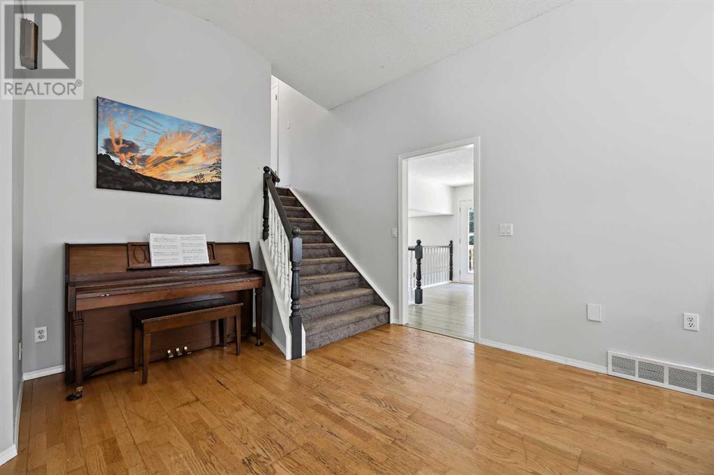 Single Family House for Sale in  Scenic Hill Close NW Scenic Acres Calgary 