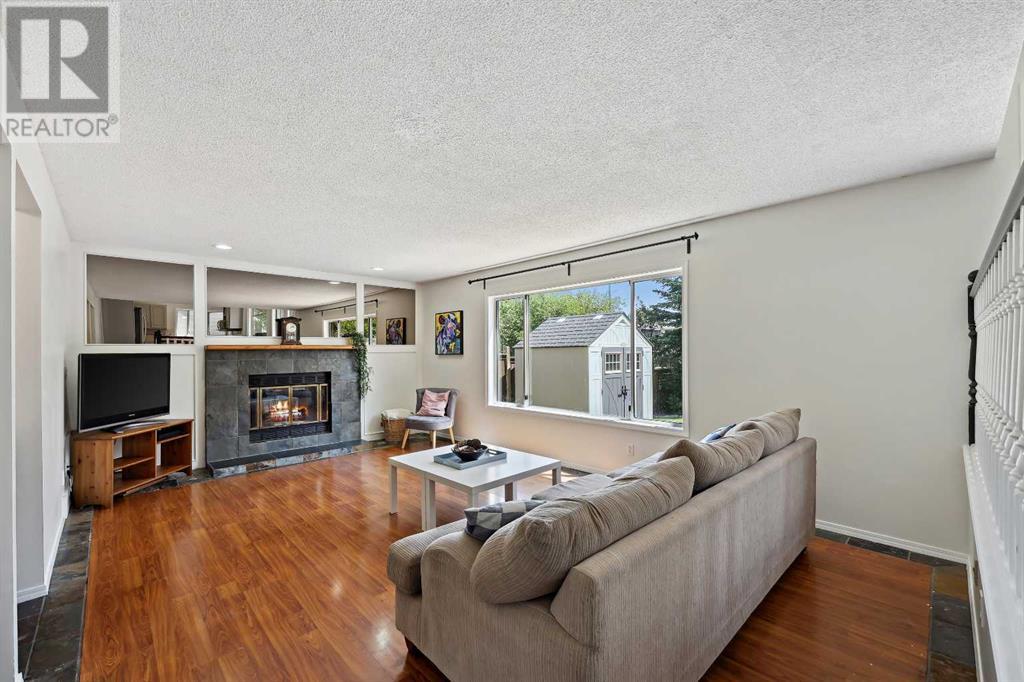 Single Family House for Sale in  Scenic Hill Close NW Scenic Acres Calgary 