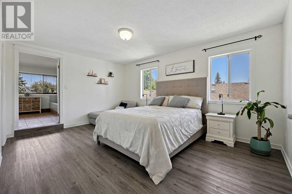 Single Family House for Sale in  Scenic Hill Close NW Scenic Acres Calgary 
