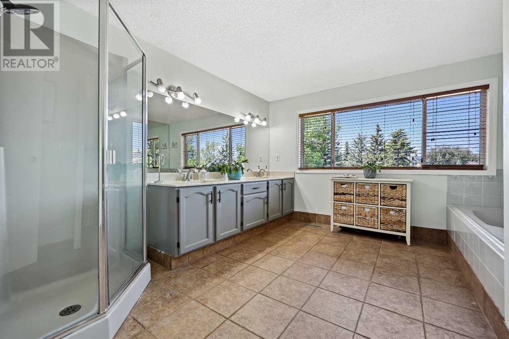 Single Family House for Sale in  Scenic Hill Close NW Scenic Acres Calgary 