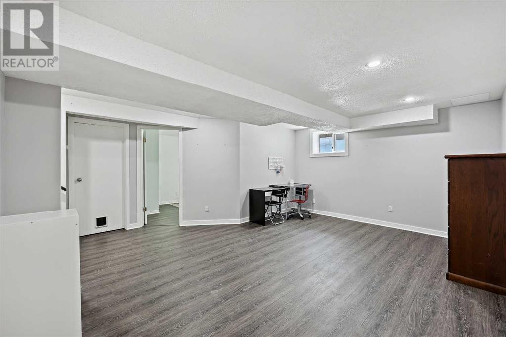 Single Family House for Sale in  Scenic Hill Close NW Scenic Acres Calgary 
