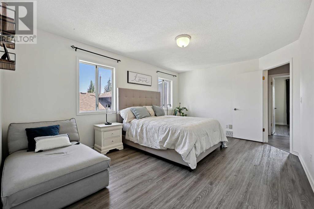 Single Family House for Sale in  Scenic Hill Close NW Scenic Acres Calgary 