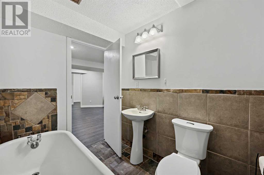 Single Family House for Sale in  Scenic Hill Close NW Scenic Acres Calgary 