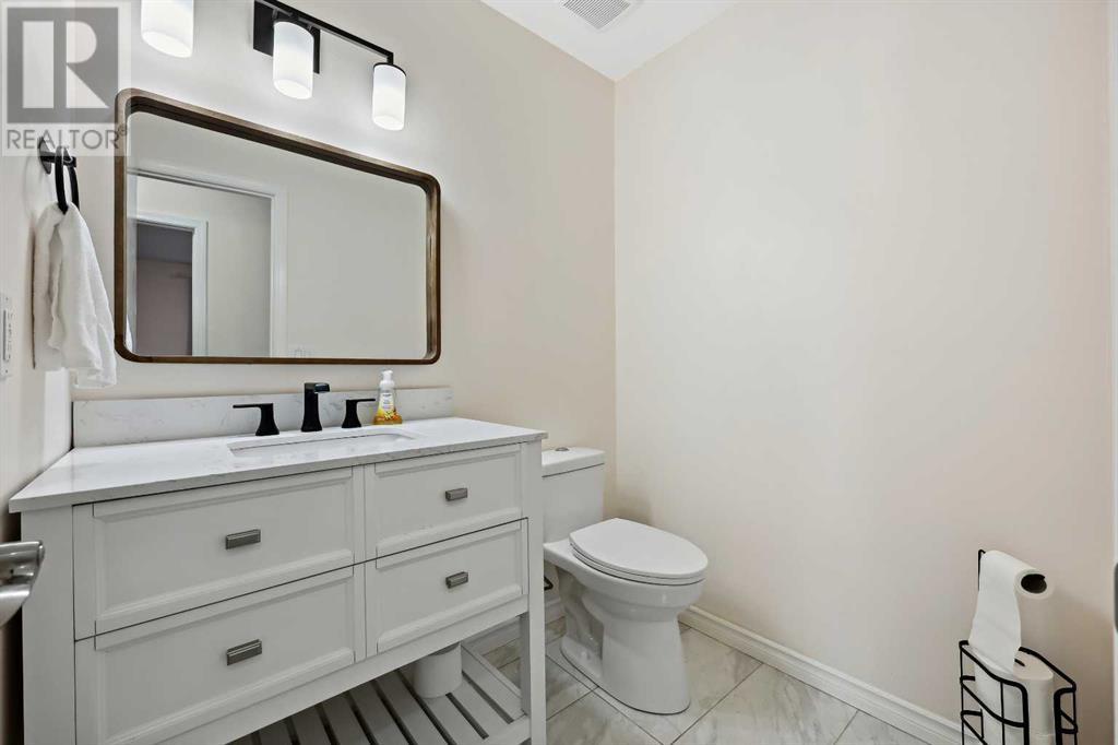 Single Family House for Sale in  Scenic Hill Close NW Scenic Acres Calgary 
