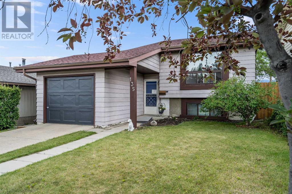 Single Family House Bi-level for Sale in  Bermuda Way NW Beddington Heights Calgary 