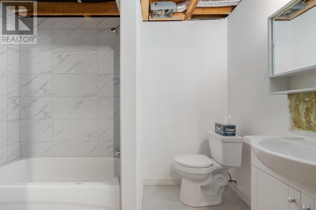 Single Family House Bi-level for Sale in  Bermuda Way NW Beddington Heights Calgary 