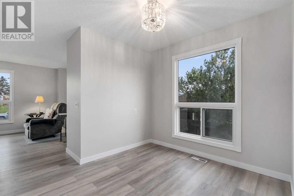 Single Family House Bi-level for Sale in  Bermuda Way NW Beddington Heights Calgary 