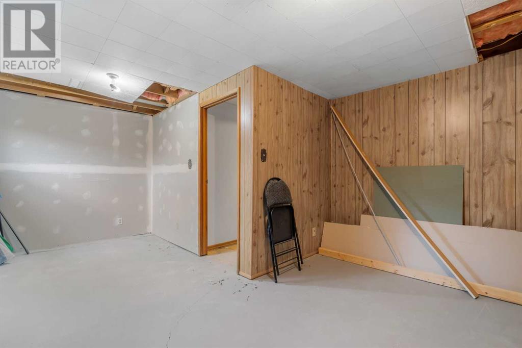 Single Family House Bi-level for Sale in  Bermuda Way NW Beddington Heights Calgary 