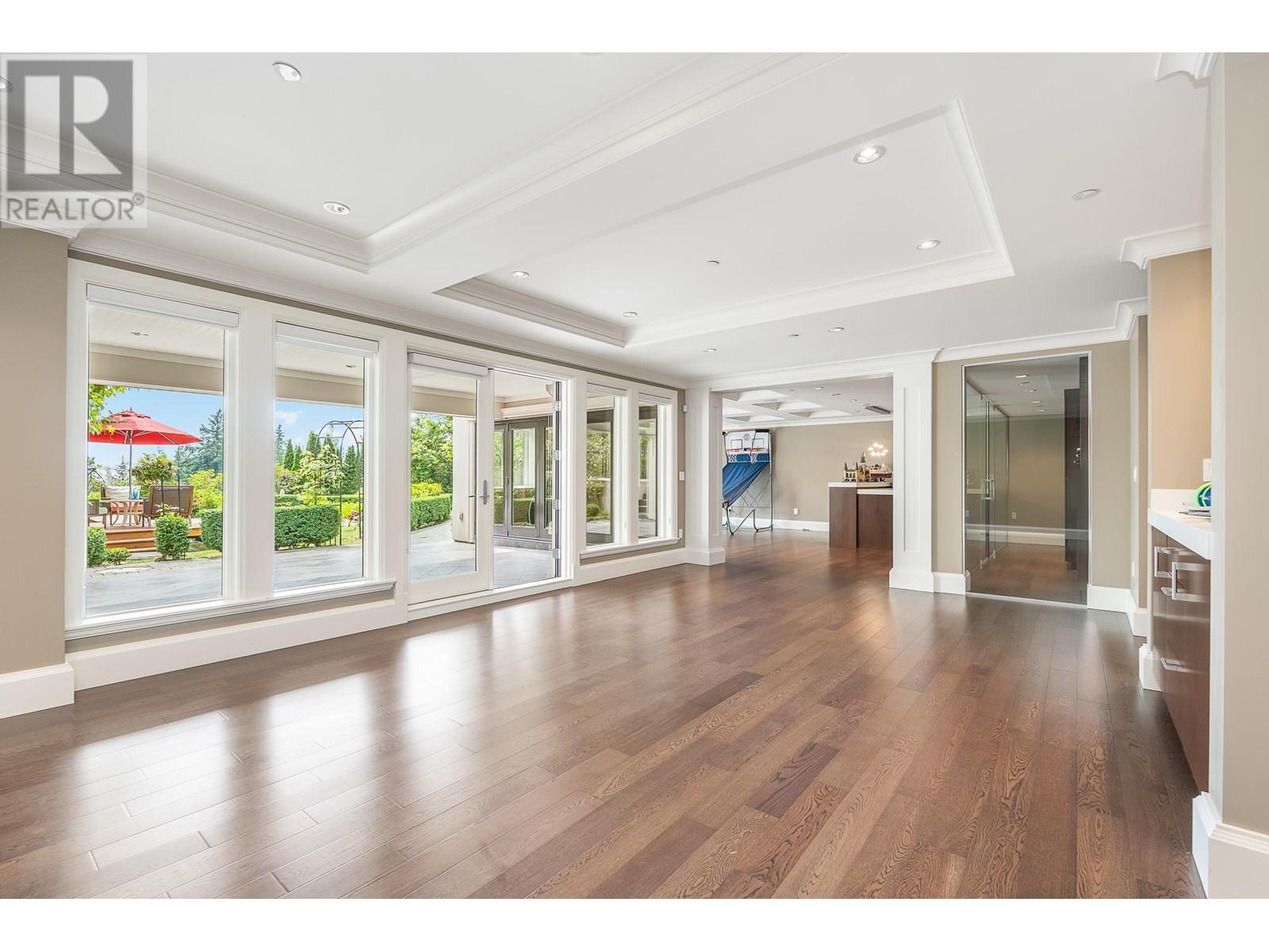 3918 SOUTHRIDGE AVENUE, West Vancouver