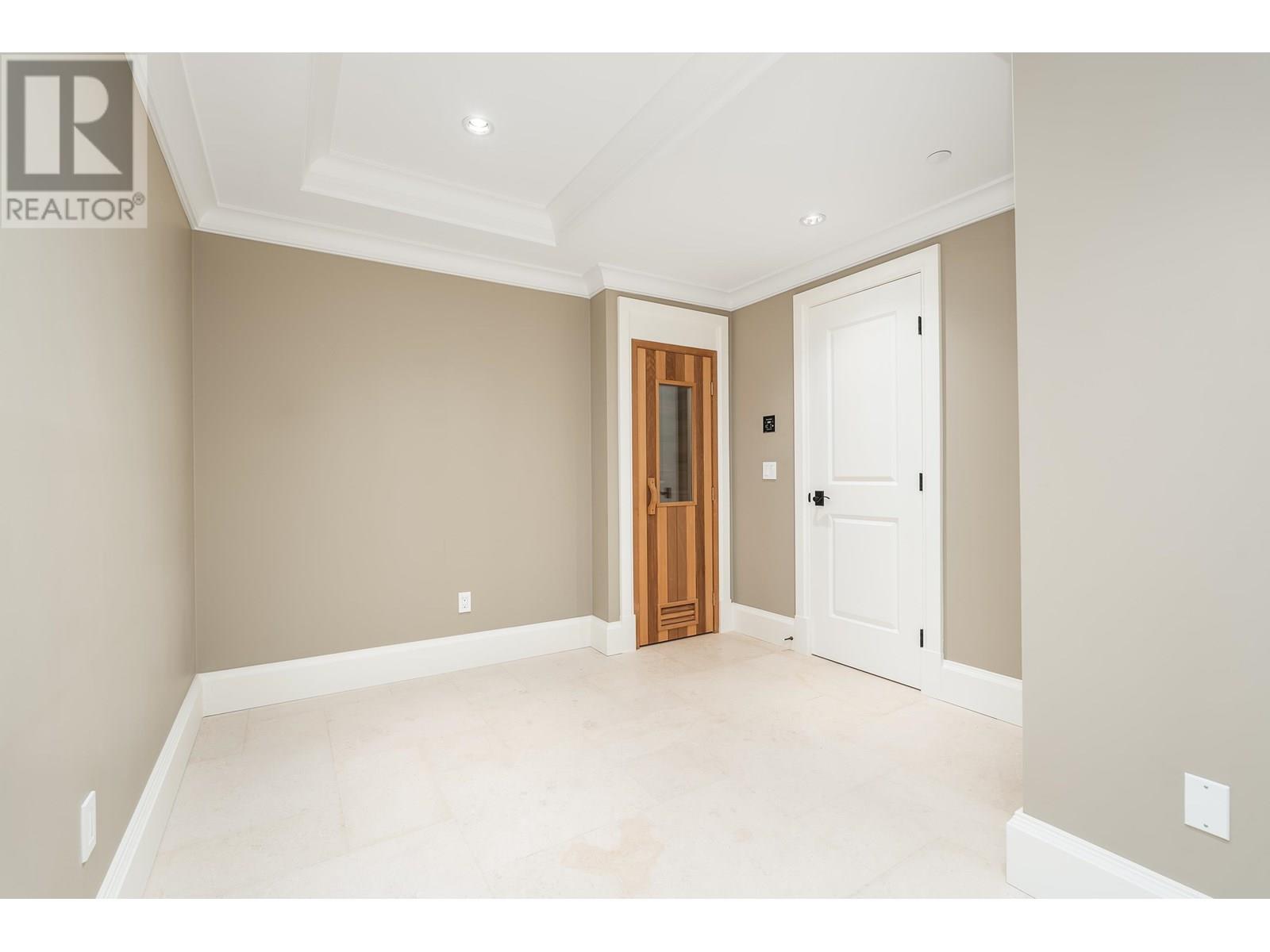 3918 SOUTHRIDGE AVENUE, West Vancouver