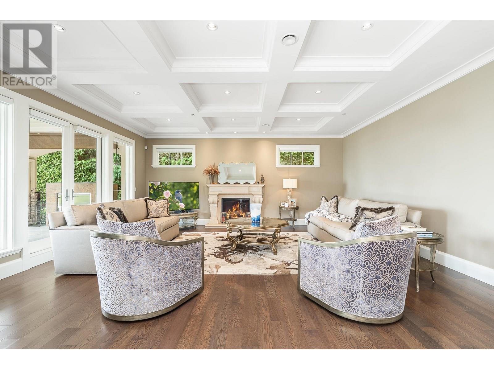 3918 SOUTHRIDGE AVENUE, West Vancouver