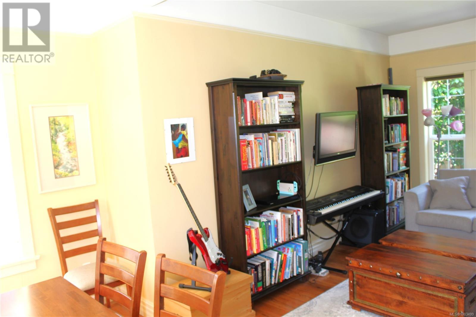 Single Family House for Sale in  St. Charles St Victoria 