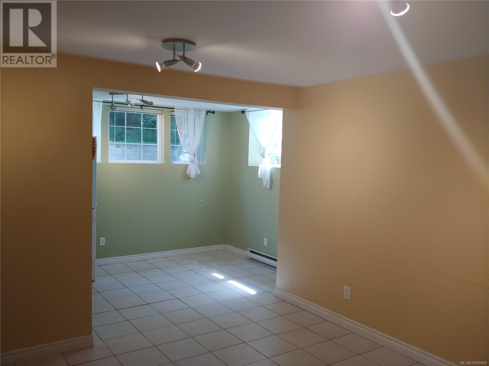 Single Family House for Sale in  St. Charles St Victoria 