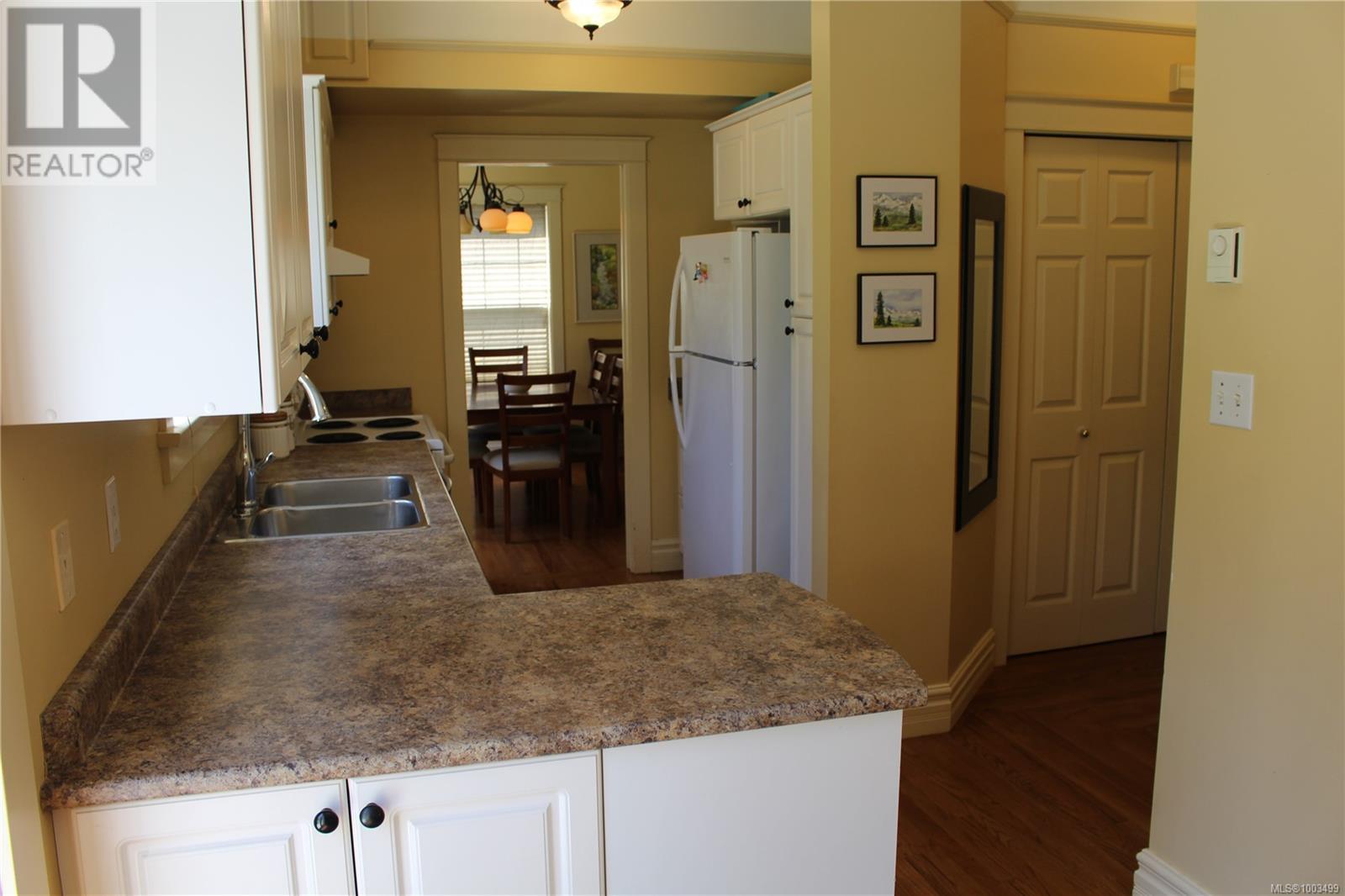 Single Family House for Sale in  St. Charles St Victoria 