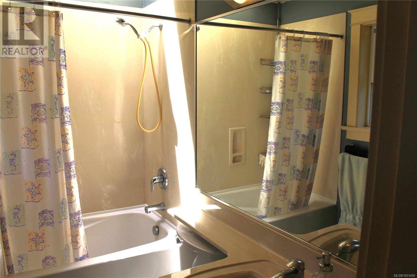 Single Family House for Sale in  St. Charles St Victoria 