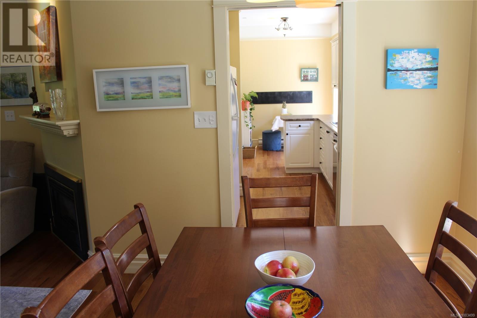 Single Family House for Sale in  St. Charles St Victoria 