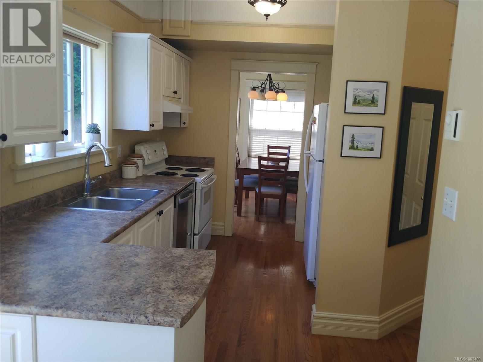 Single Family House for Sale in  St. Charles St Victoria 