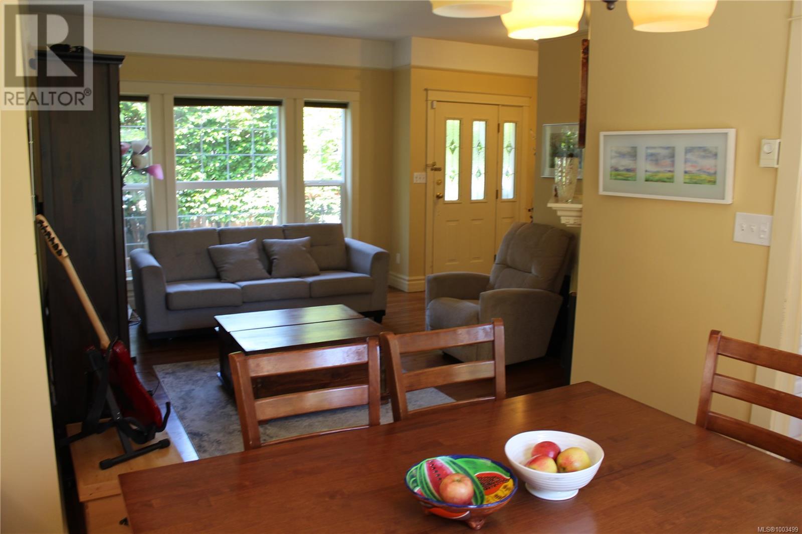 Single Family House for Sale in  St. Charles St Victoria 