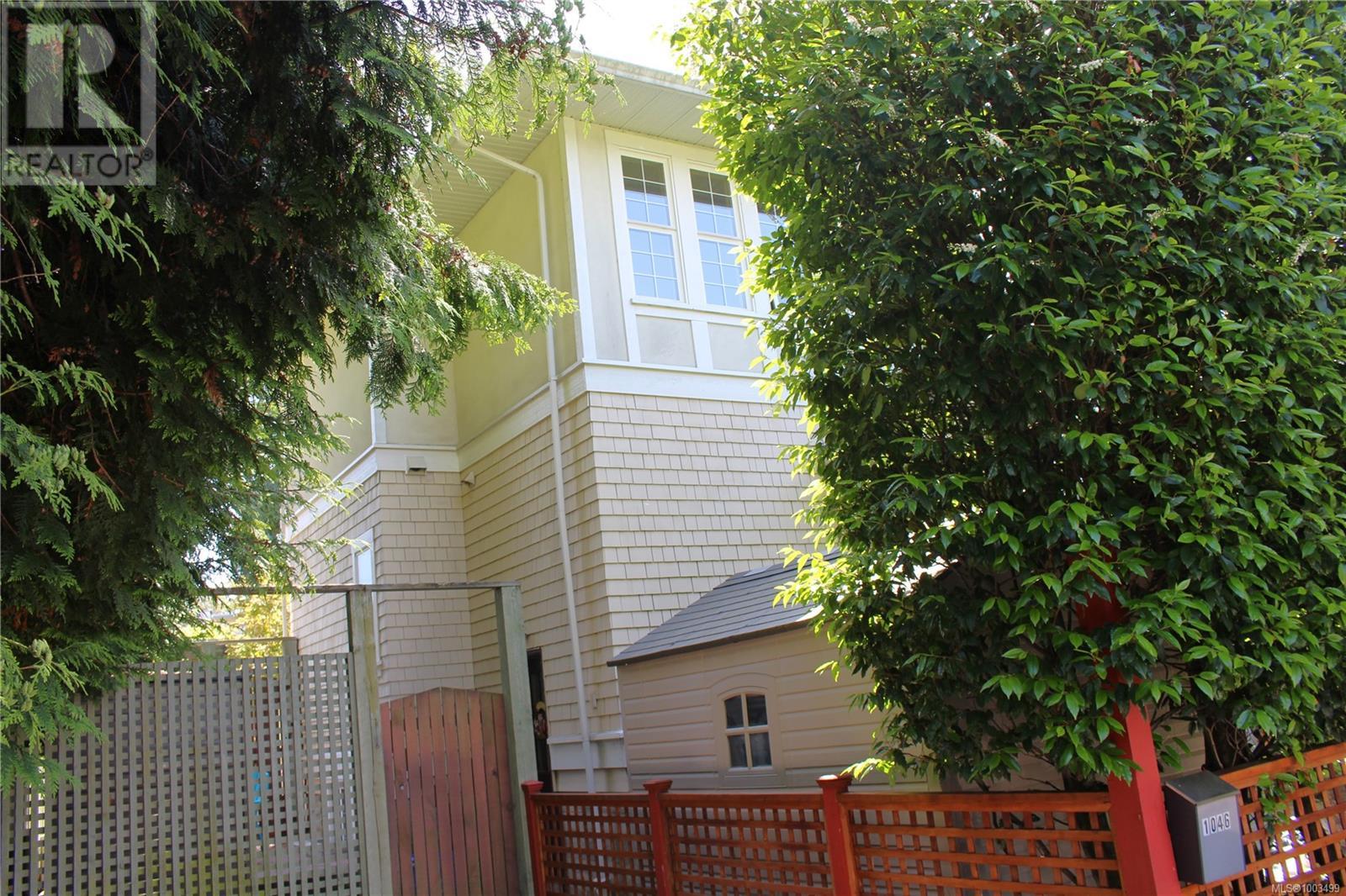 Single Family House for Sale in  St. Charles St Victoria 
