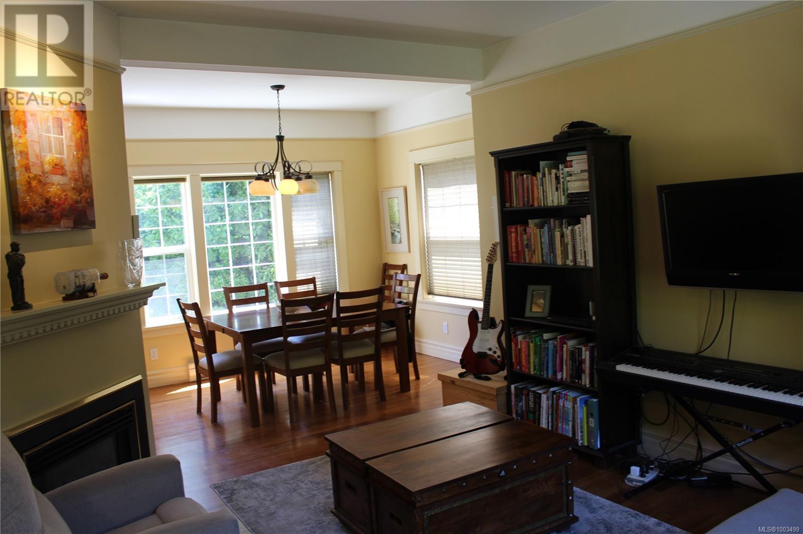 Single Family House for Sale in  St. Charles St Victoria 