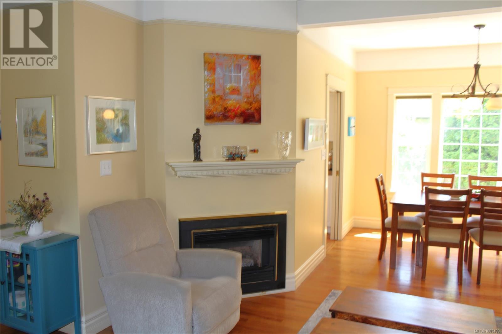 Single Family House for Sale in  St. Charles St Victoria 