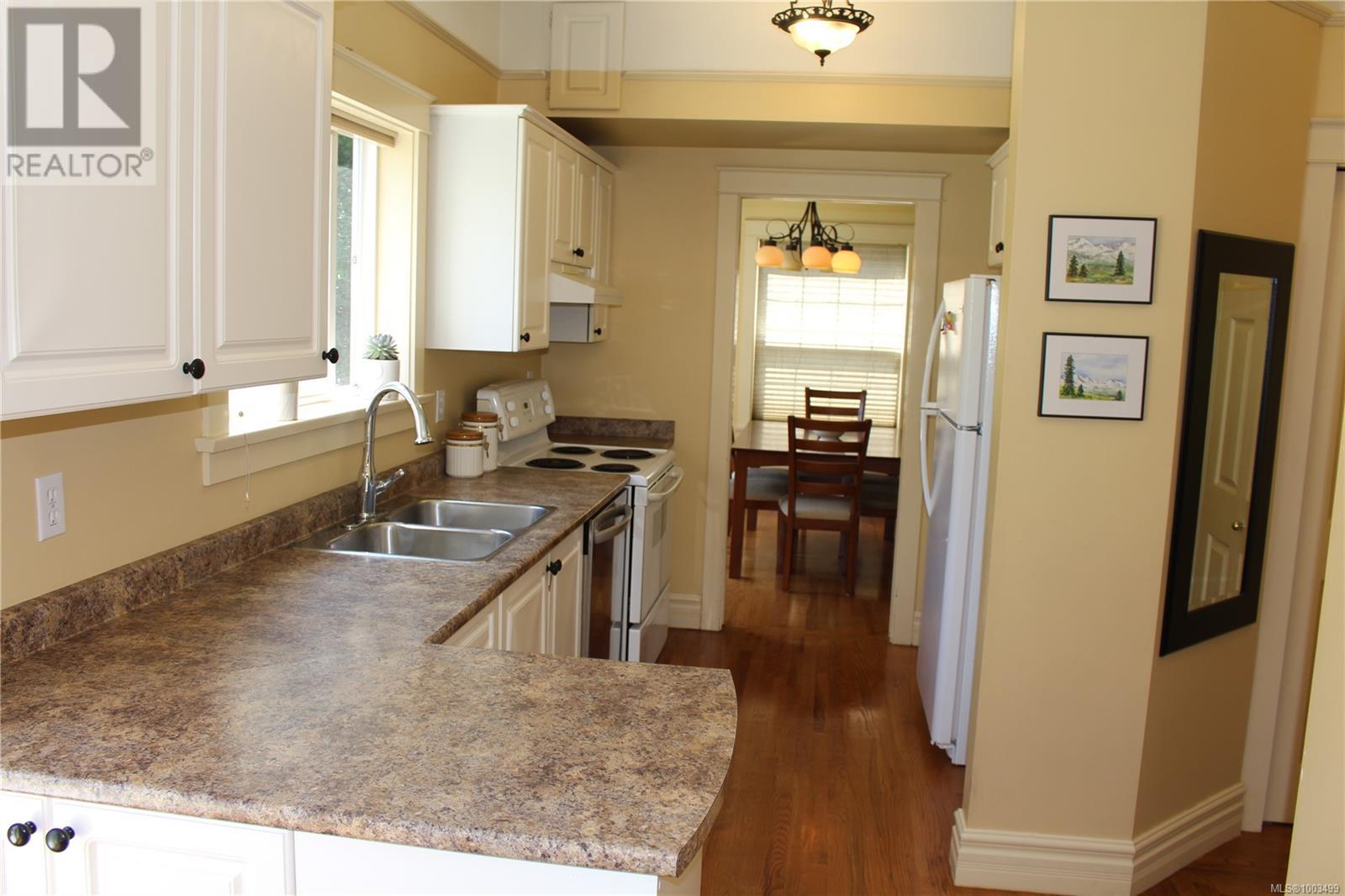 Single Family House for Sale in  St. Charles St Victoria 