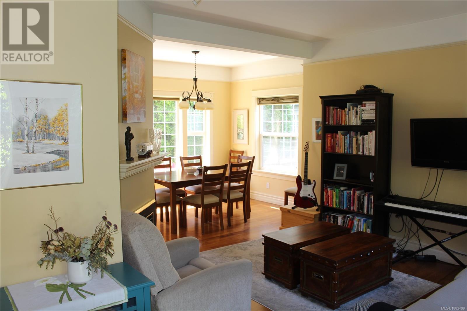 Single Family House for Sale in  St. Charles St Victoria 