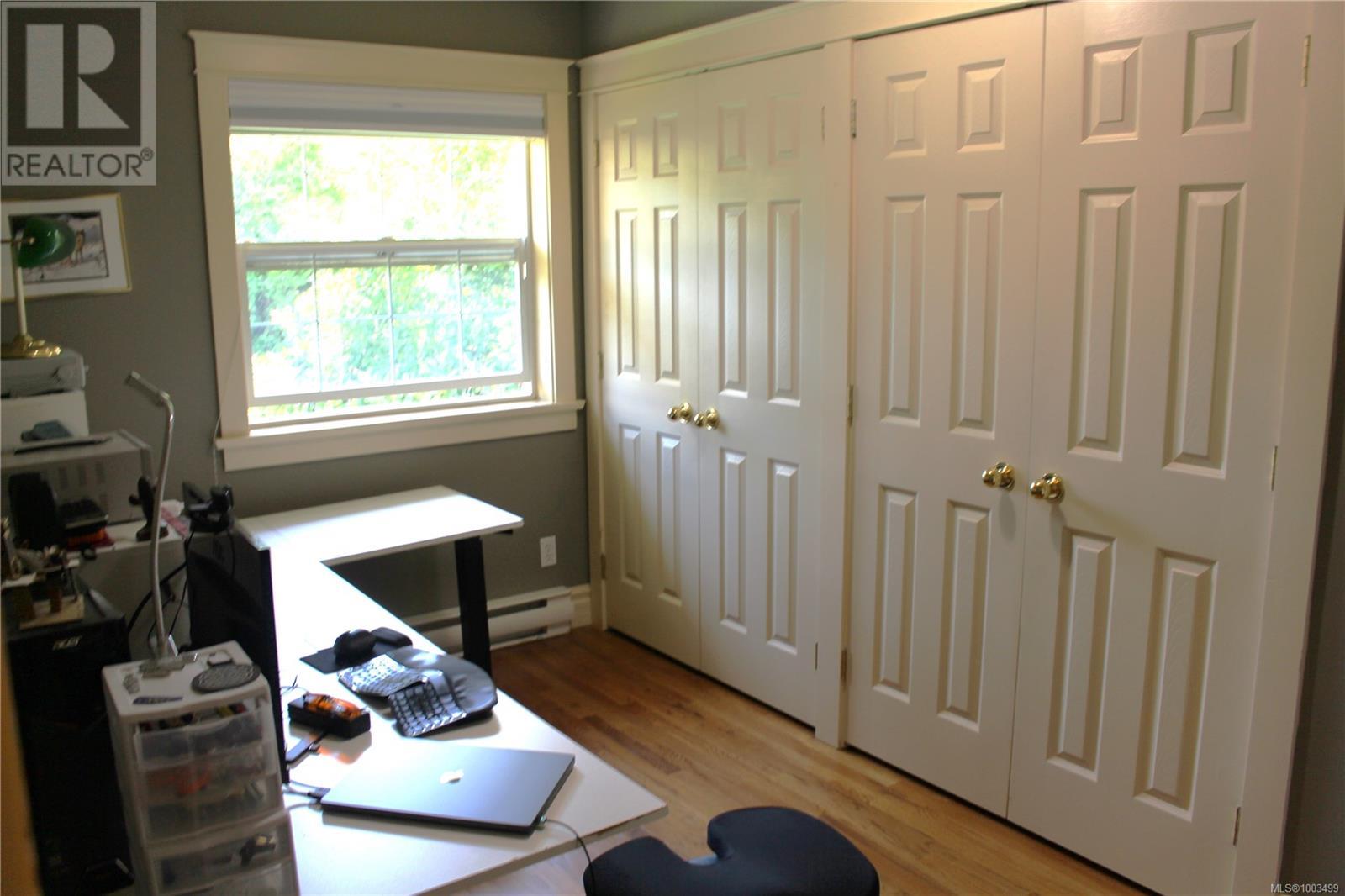 Single Family House for Sale in  St. Charles St Victoria 