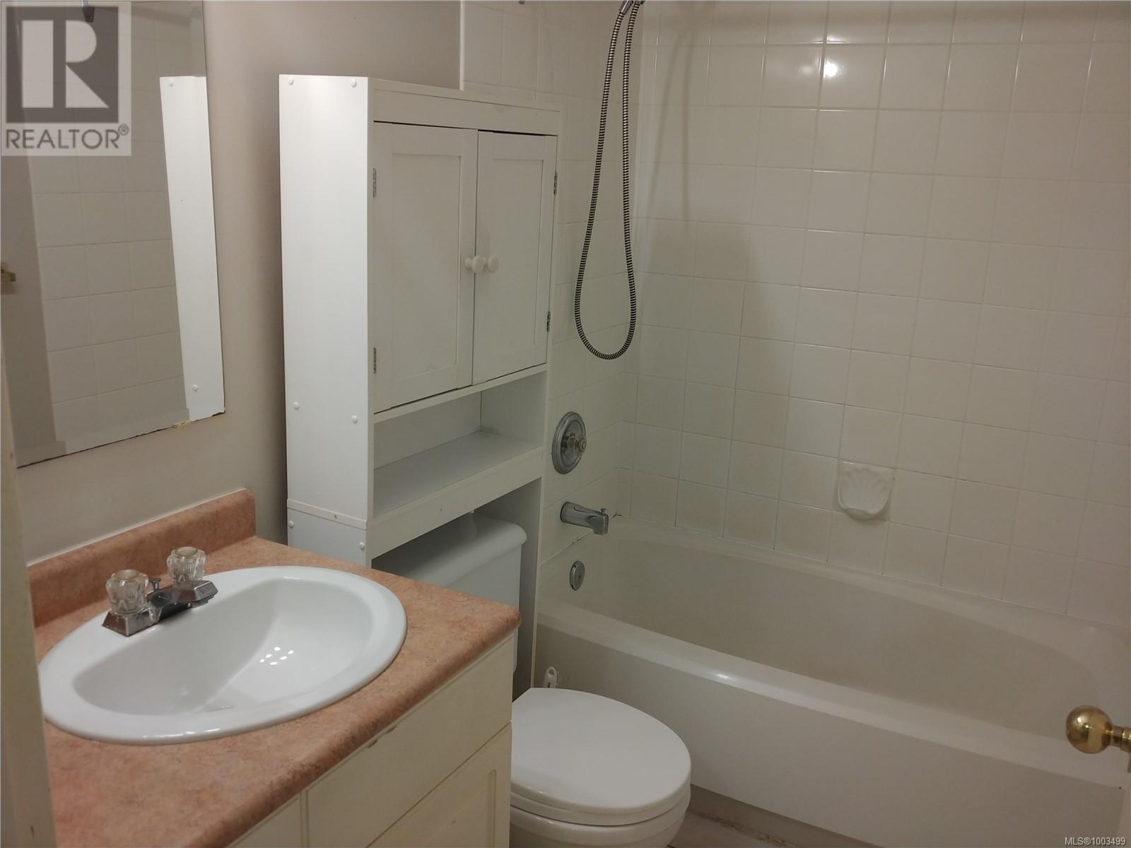 Single Family House for Sale in  St. Charles St Victoria 