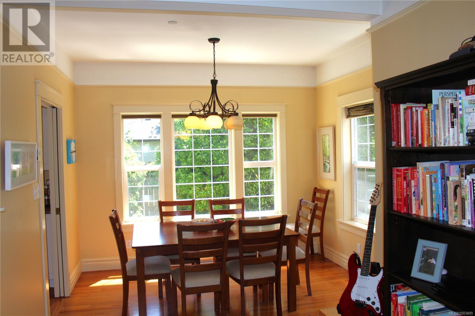 Single Family House for Sale in  St. Charles St Victoria 