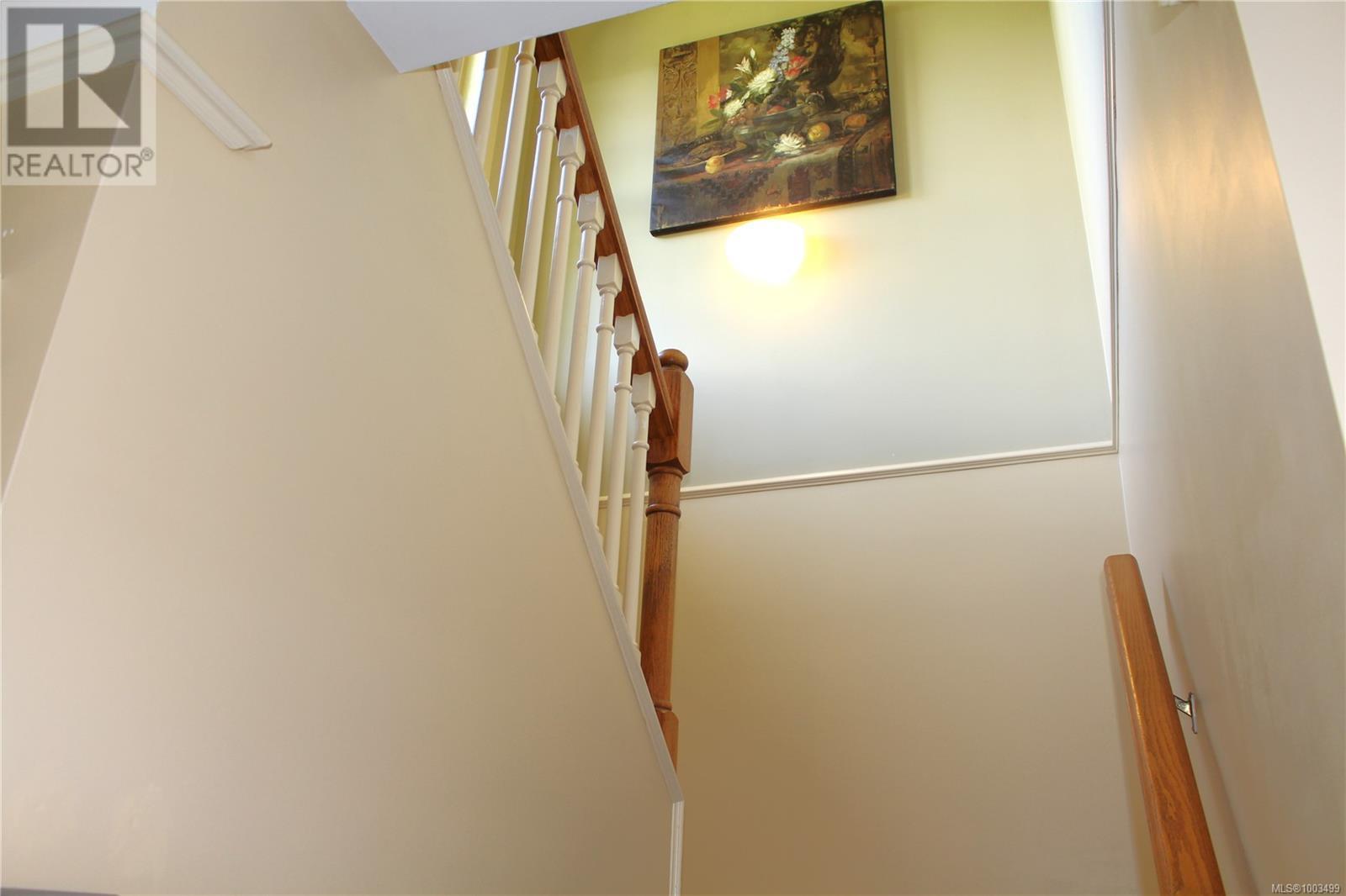 Single Family House for Sale in  St. Charles St Victoria 