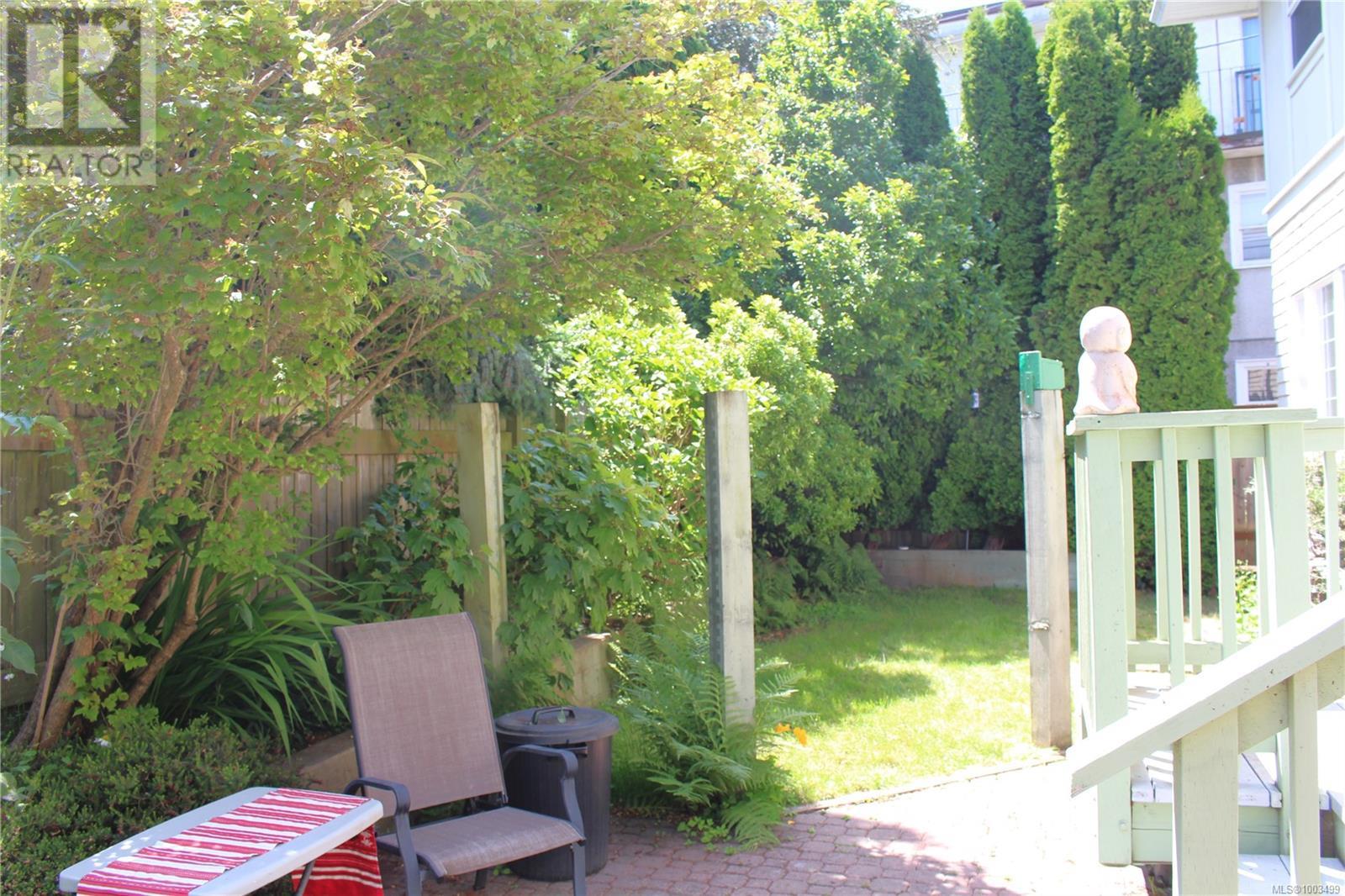Single Family House for Sale in  St. Charles St Victoria 
