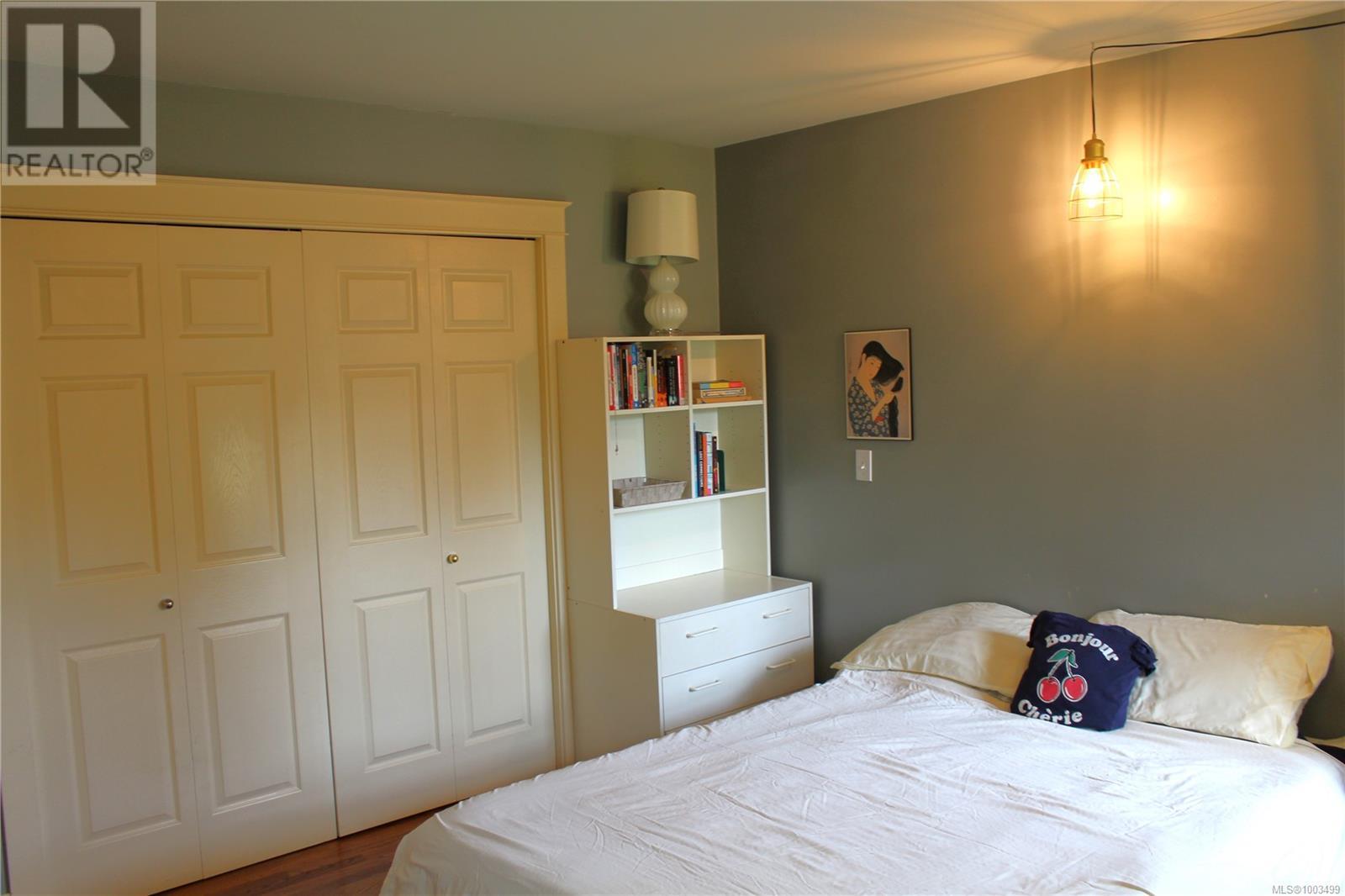 Single Family House for Sale in  St. Charles St Victoria 