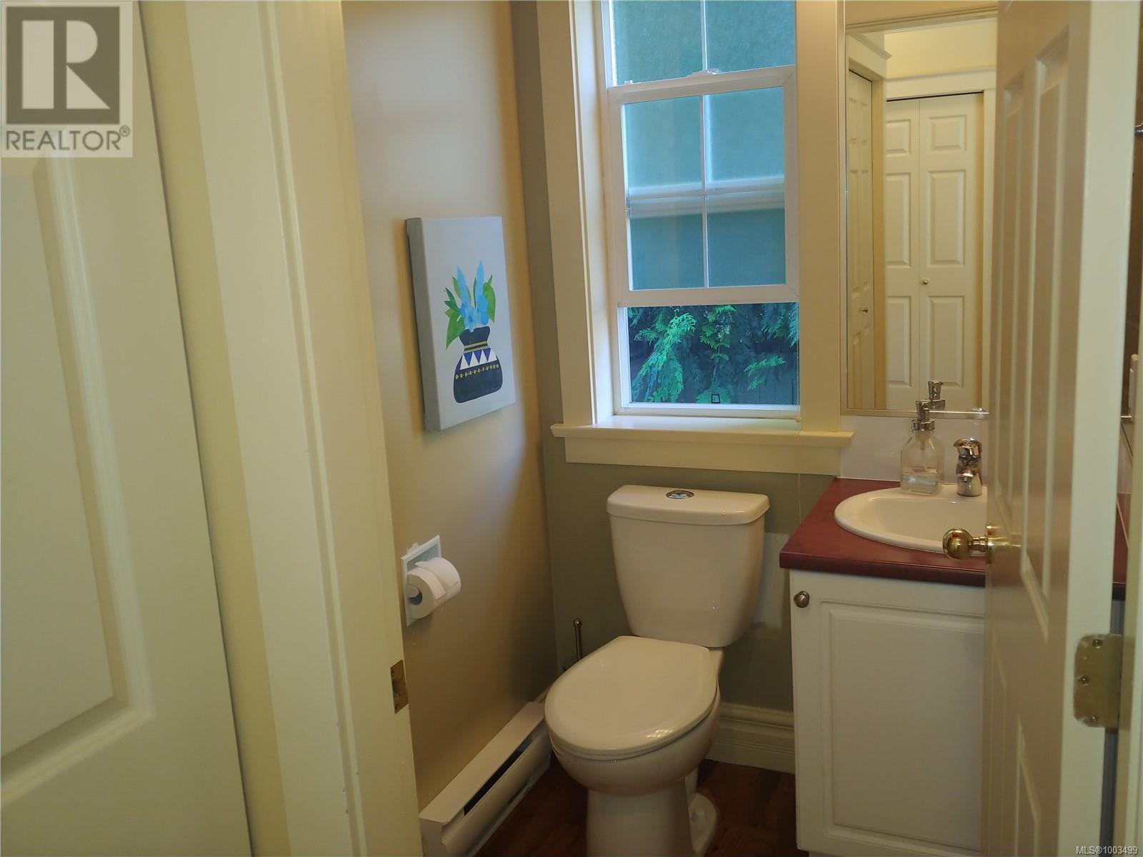 Single Family House for Sale in  St. Charles St Victoria 