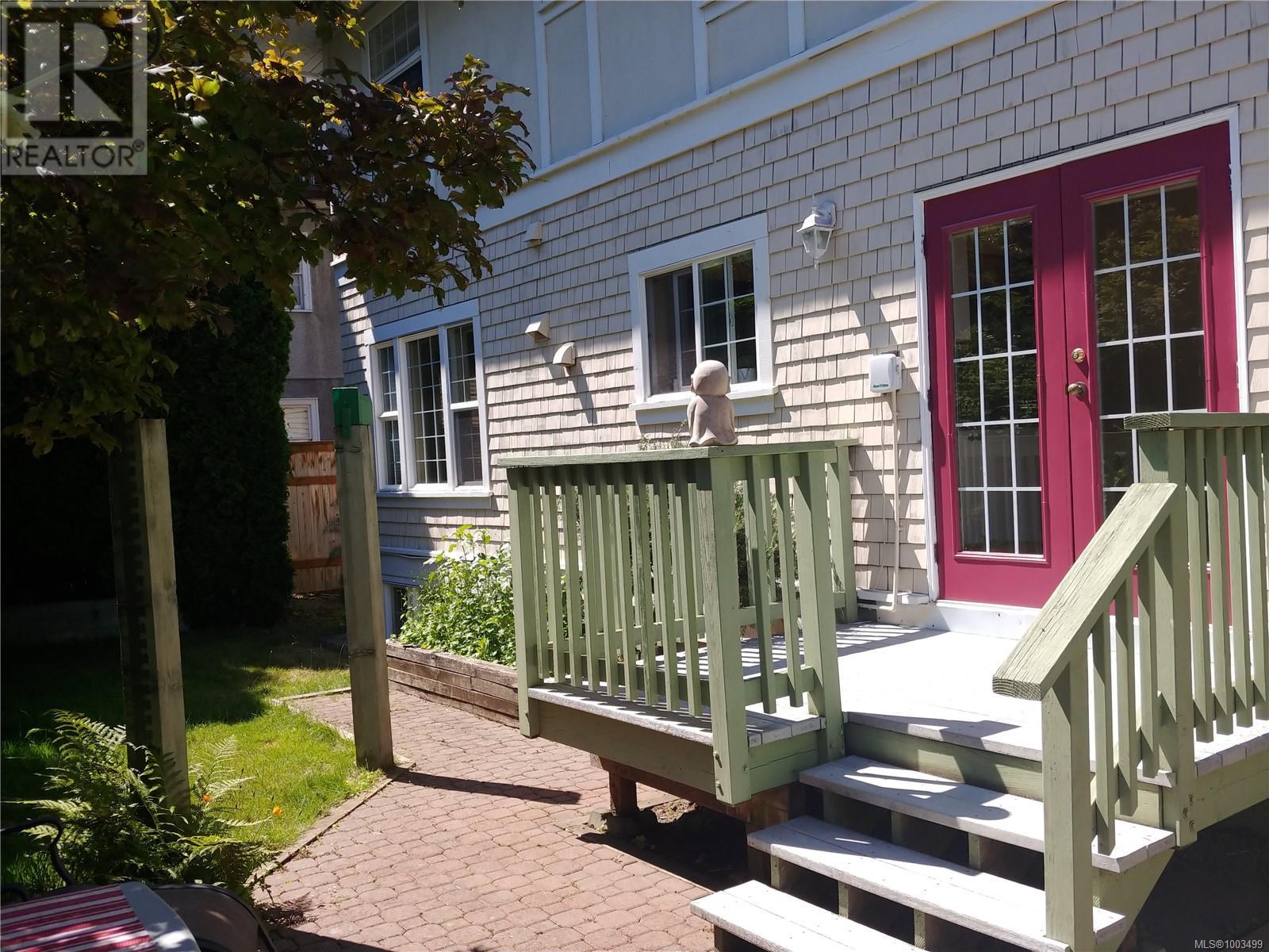 Single Family House for Sale in  St. Charles St Victoria 