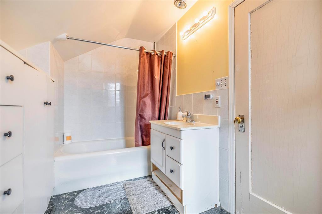 Photo 11 of 224 Dunkirk Drive, Winnipeg MB