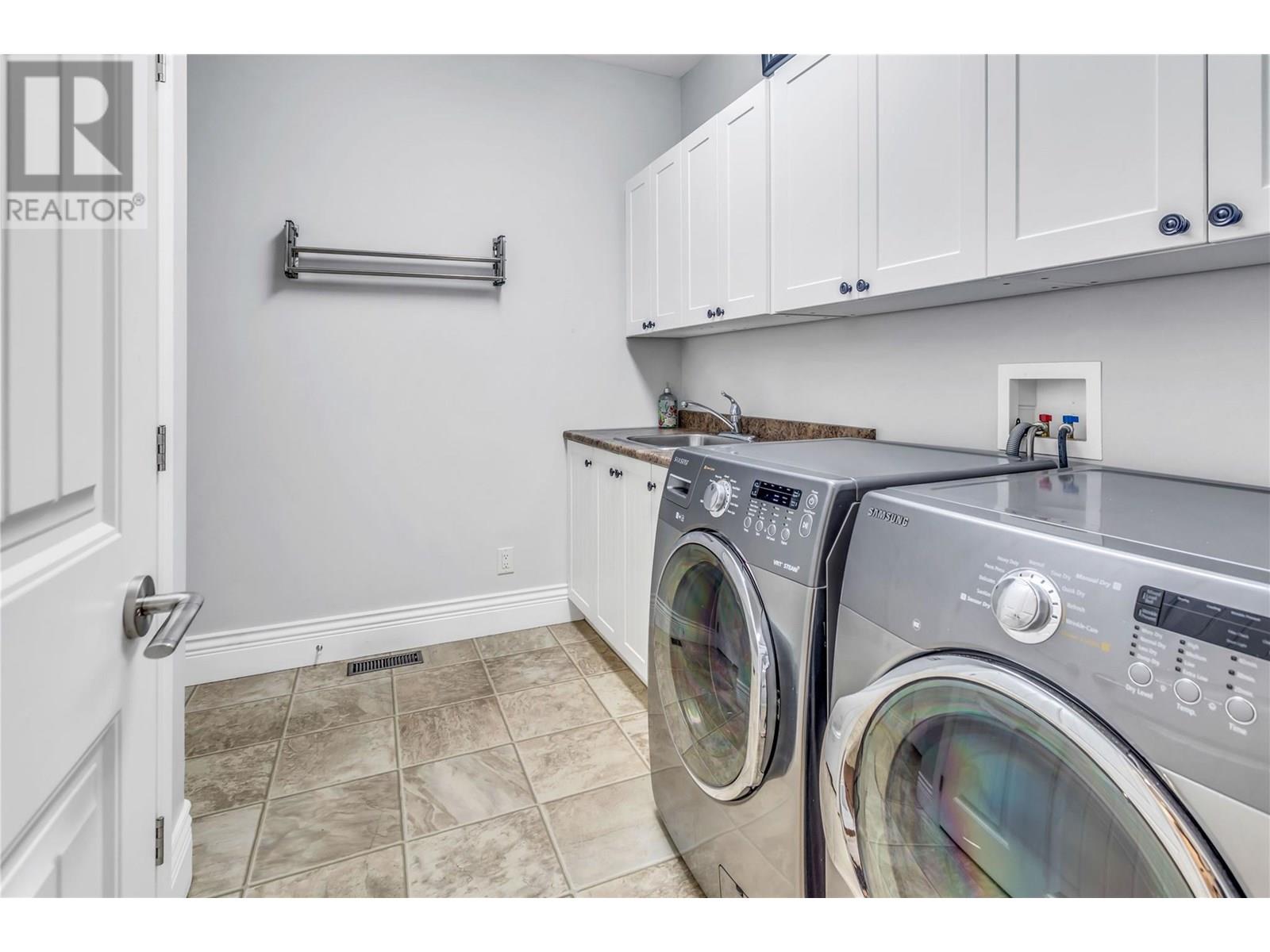 105 4450 GORDON Drive, Kelowna