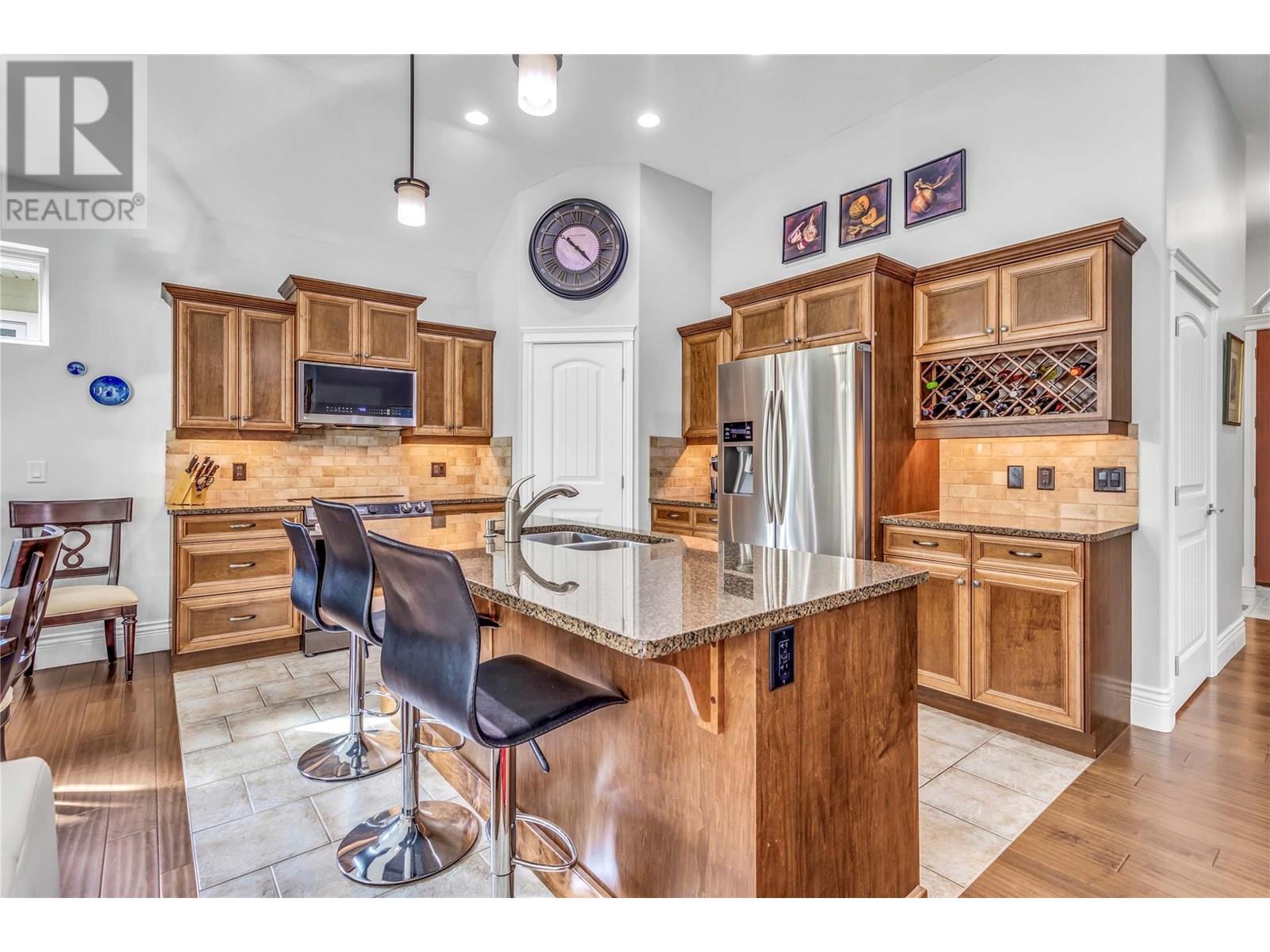 105 4450 GORDON Drive, Kelowna