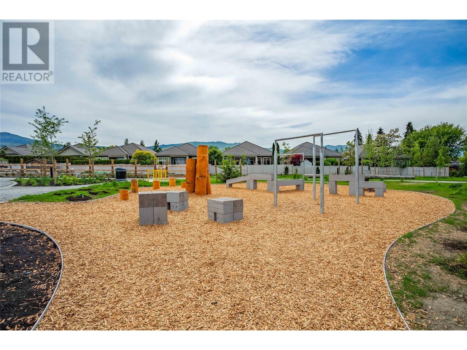 105 4450 GORDON Drive, Kelowna