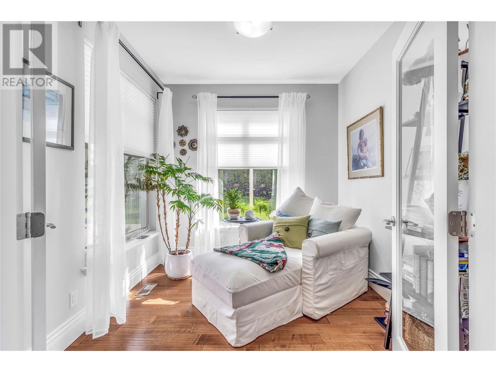 105 4450 GORDON Drive, Kelowna