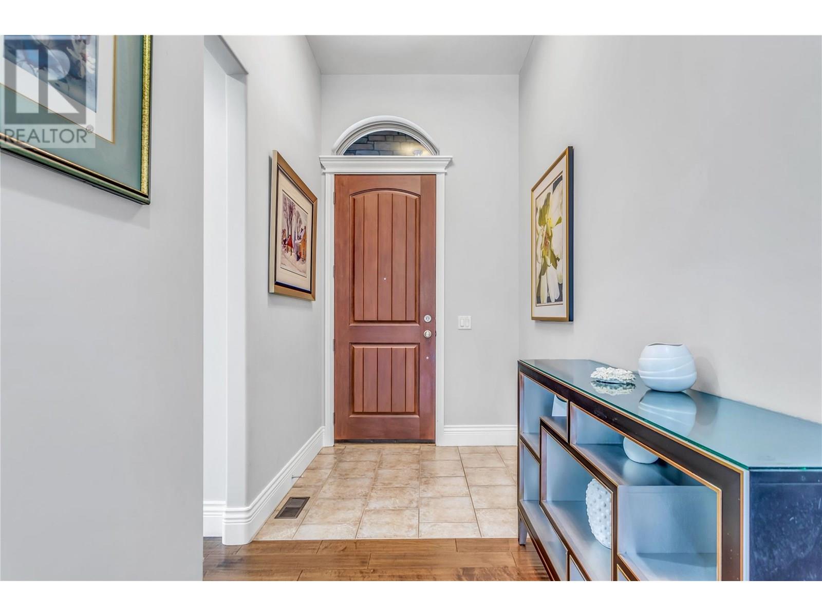 105 4450 GORDON Drive, Kelowna