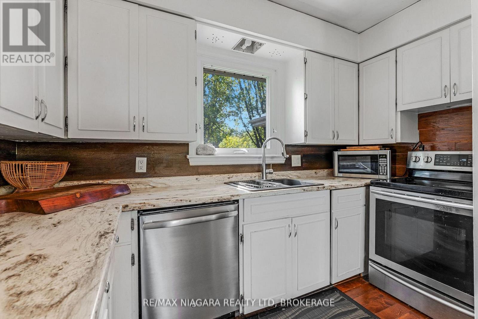Photo 37 of 958 Silver Bay Road, Port Colborne ON