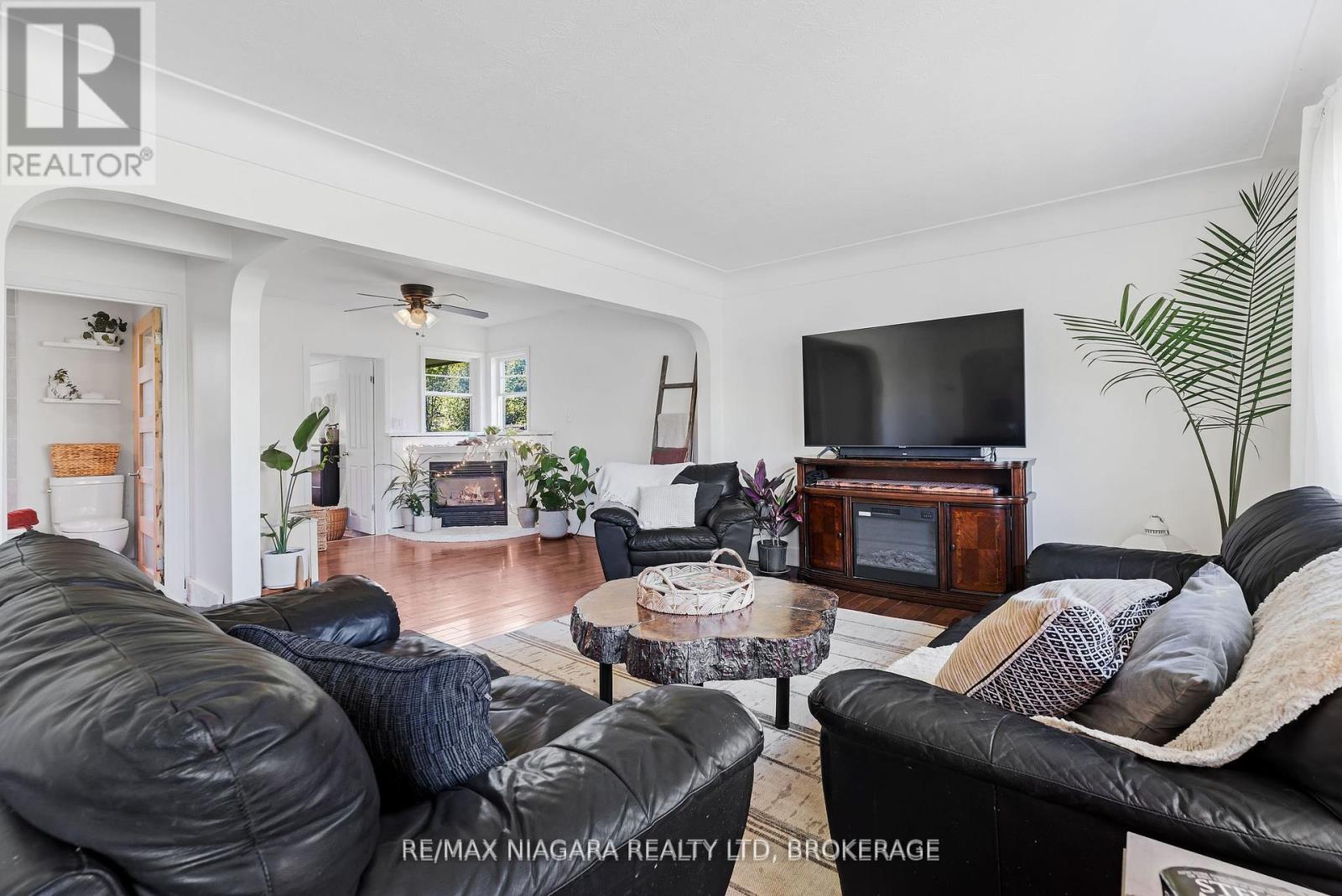 Photo 42 of 958 Silver Bay Road, Port Colborne ON