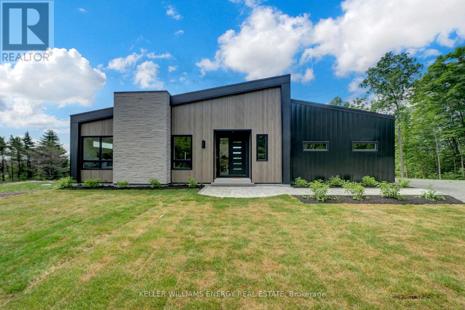 Photo 2 of 13 Partridge Hollow Road, Prince Edward County ON