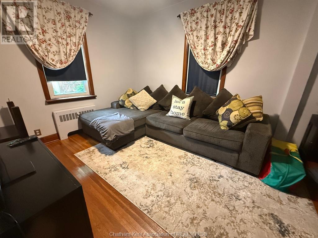Photo 14 of 913 North Street, Dresden ON