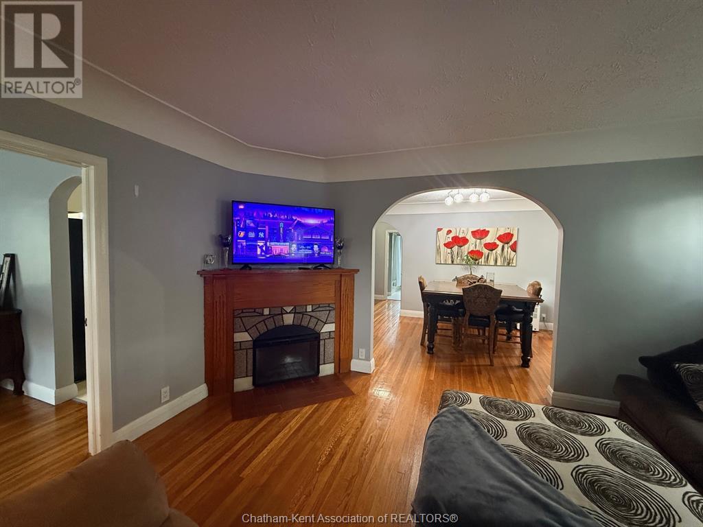 Photo 7 of 913 North Street, Dresden ON