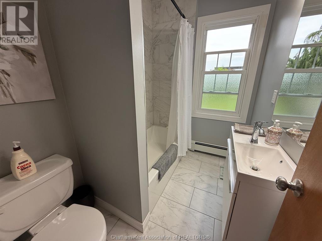Photo 16 of 913 North Street, Dresden ON