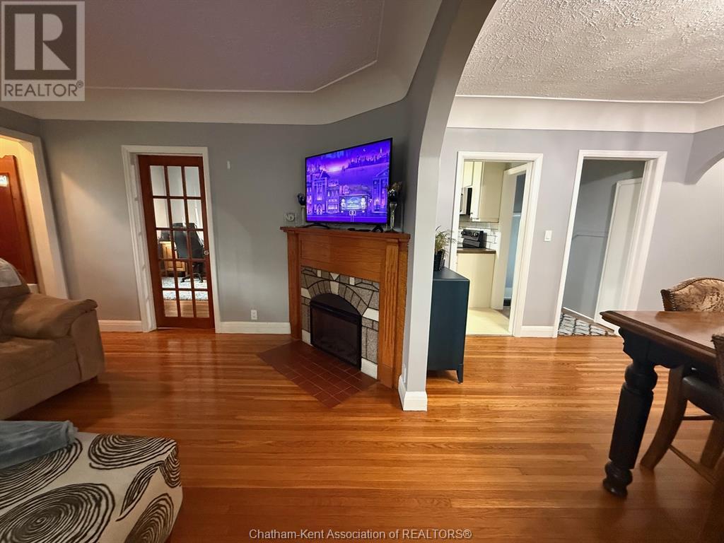 Photo 12 of 913 North Street, Dresden ON