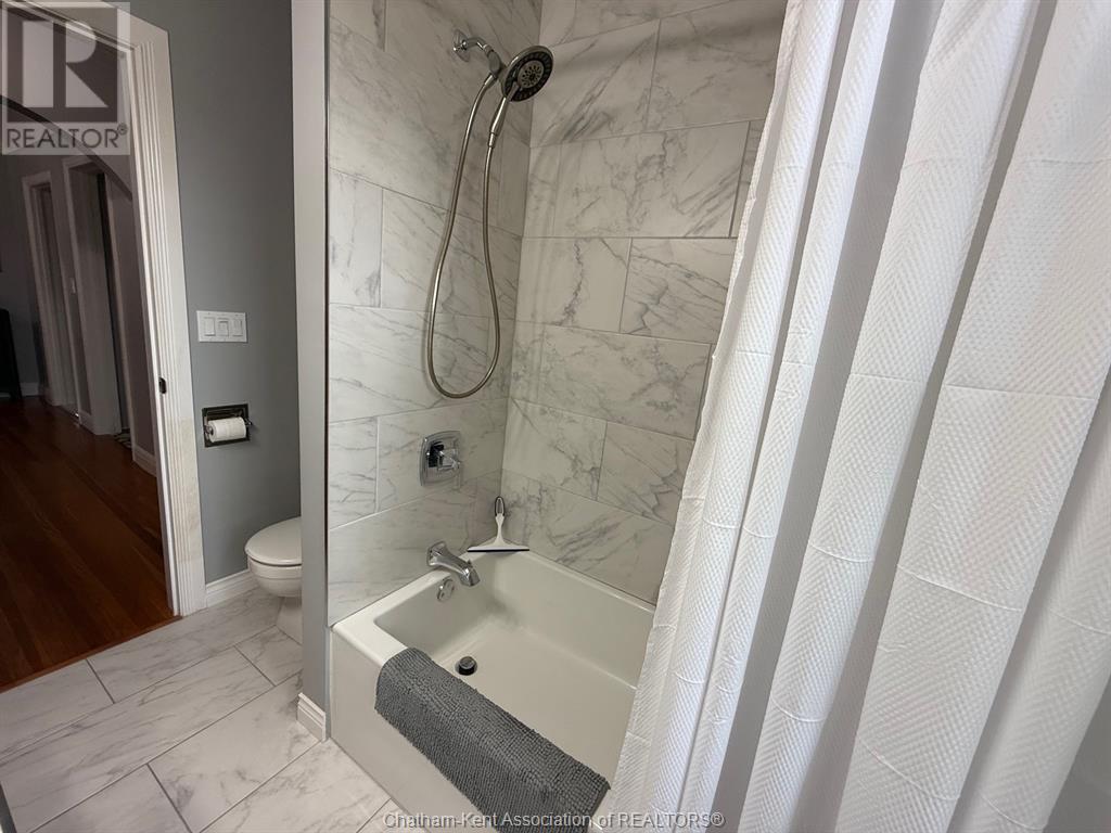 Photo 15 of 913 North Street, Dresden ON